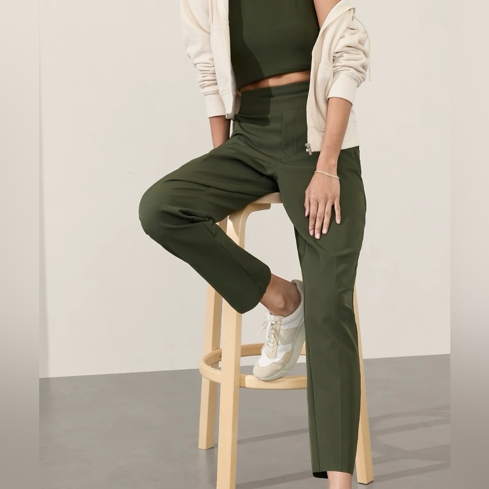 NWOT Athleta Endless High-Rise Pant In Color: “Aspen Olive” S/533636/10  SIZE 12